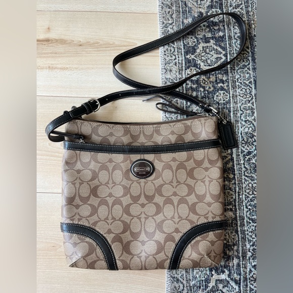 Peyton Signature Coach crossbody - Picture 1 of 2